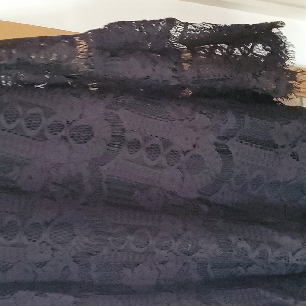 Black lace dress - Picture 3 of 7